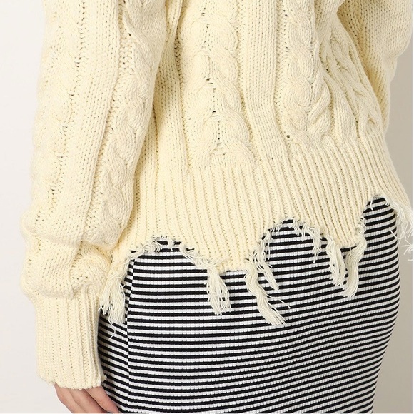 New GUESS Yves Cable Destroy Sweater Size M NWT - Picture 3 of 9